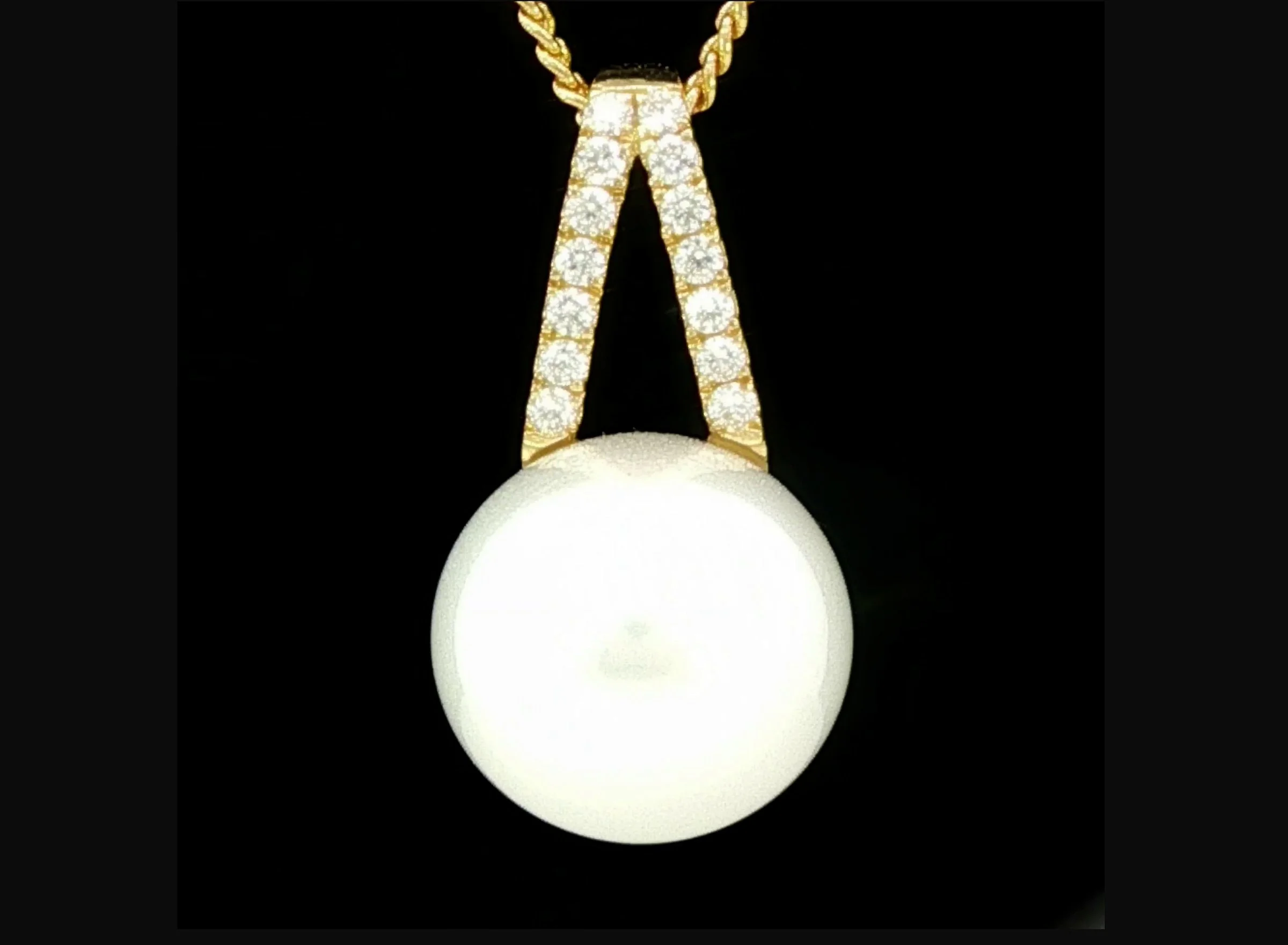 18K Yellow Gold South Sea Pearl and Diamond Pendant