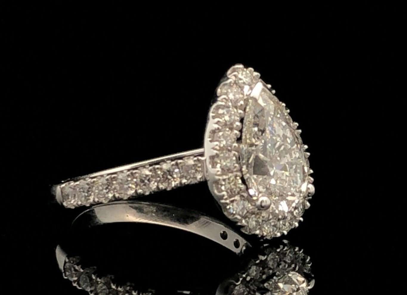 Side-on view 18K White Gold Diamond Ring
