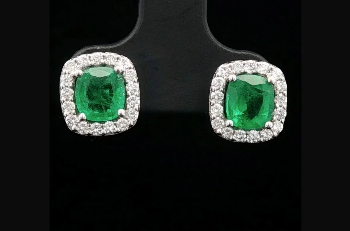 18K White Gold Emerald Earrings