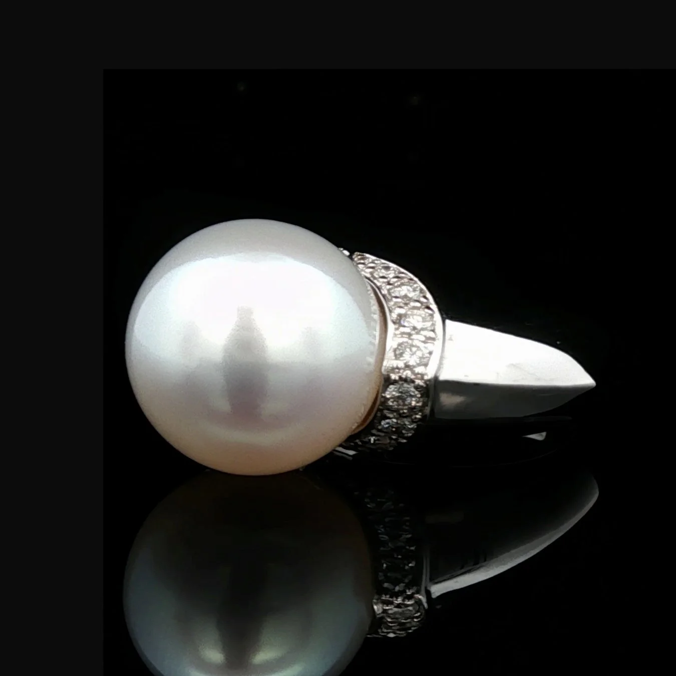 18K White Gold South Sea Pearl and Diamond Ring