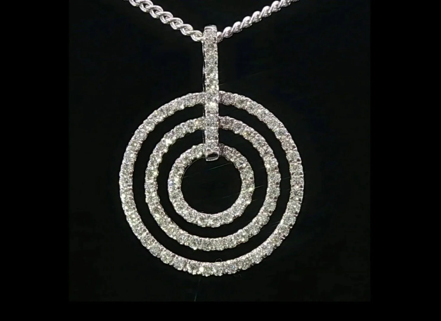18K White Gold Diamond Pendant Necklace