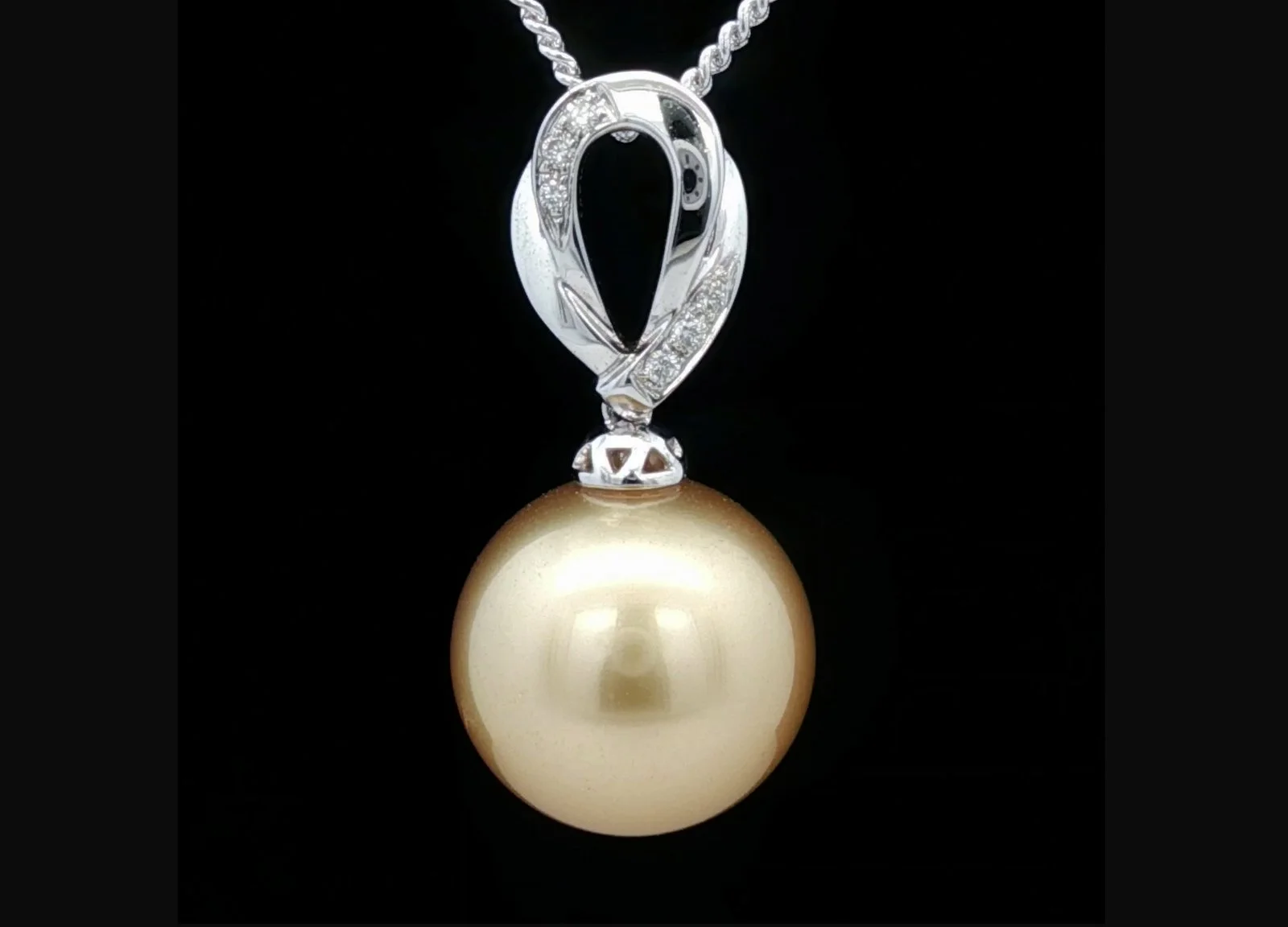 18K White Gold South Sea Pearl and Diamond Pendant