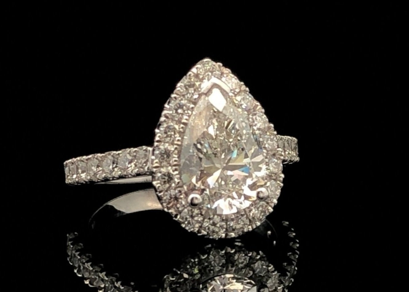 Corner view 18K White Gold Diamond Ring