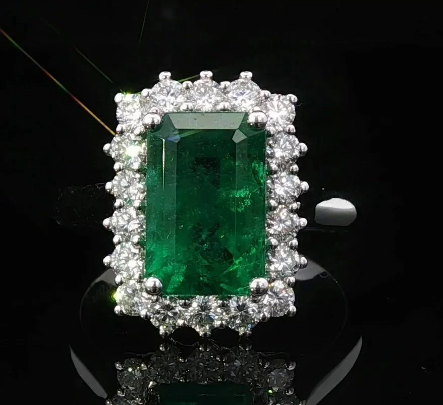 18K White Gold Zambia Emerald Ring