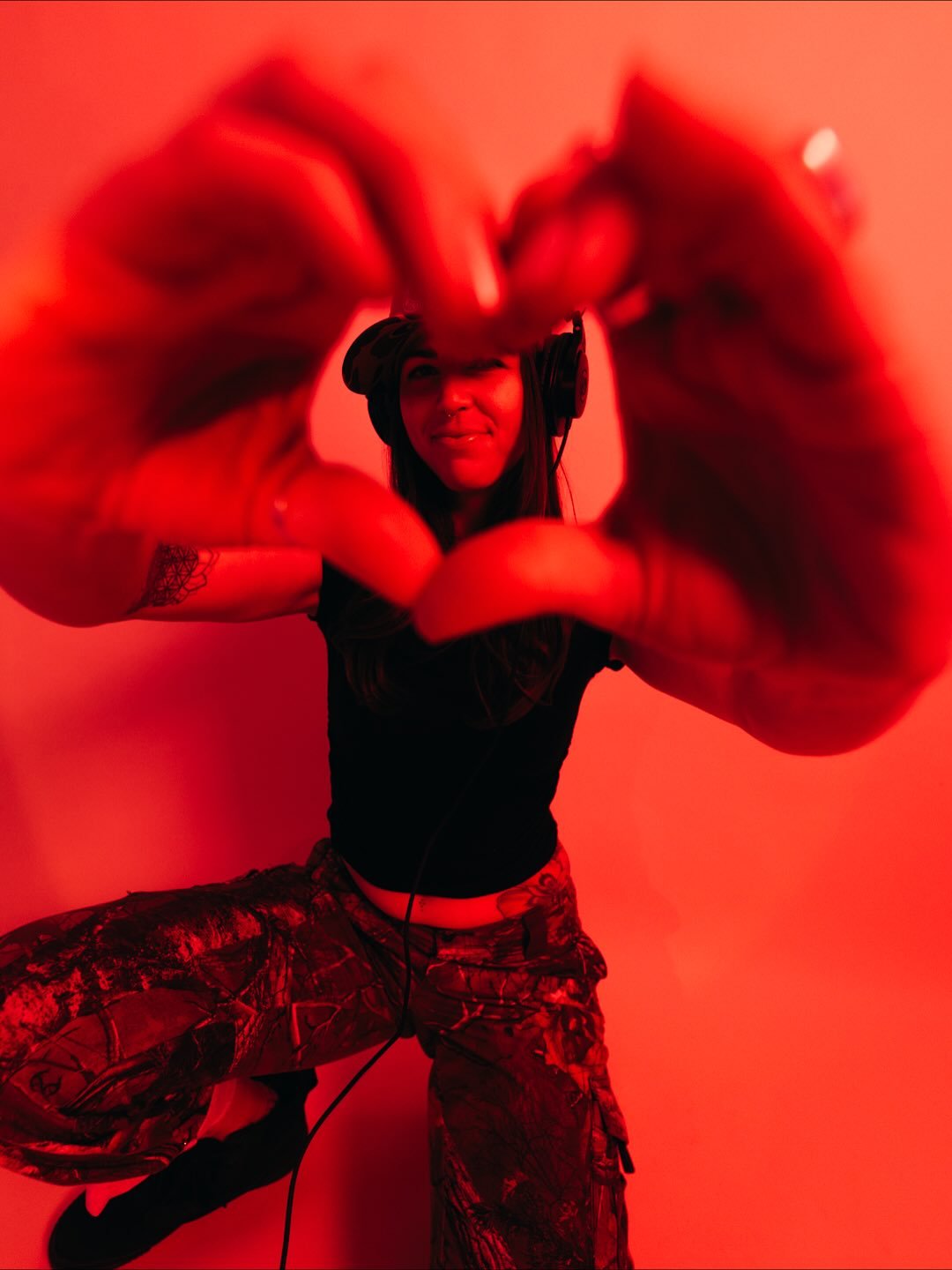 Welcoming @shelbsteez_bee.nise to Kyra Collective! 

Bee.Ni$e emerged on the scene in 2024, based out of SLC, Utah and one of three founding members of the female DJ collective Womb Tang. Her taste for hip hop, UKG, grime, baile, and phonk to name a 