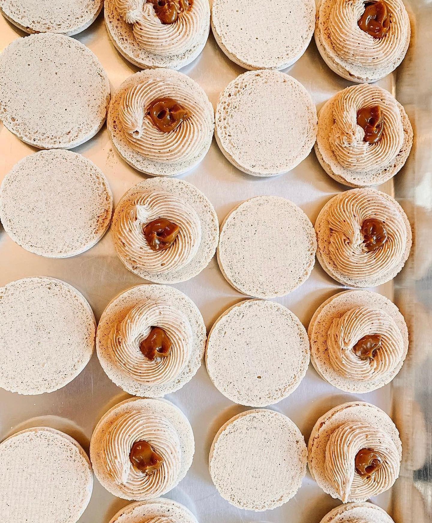 churro macaron.jpeg