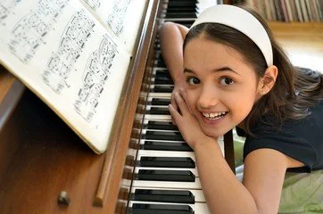 Fun and easy online piano lesson for child beginner