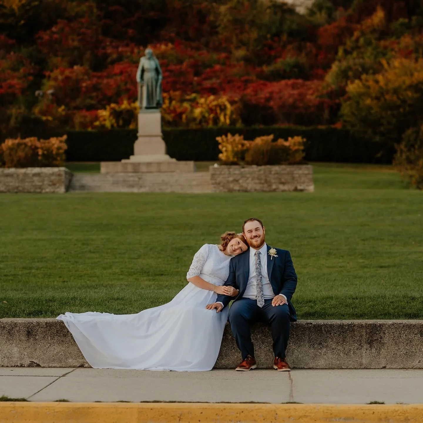 A wedding trend I can fully get behind: bring your wedding attire on your honeymoon and book a session with a local photographer! ✨ Too often, wedding portraits get rushed in the whirlwind of the day&mdash;this is the perfect way to slow down, be ful