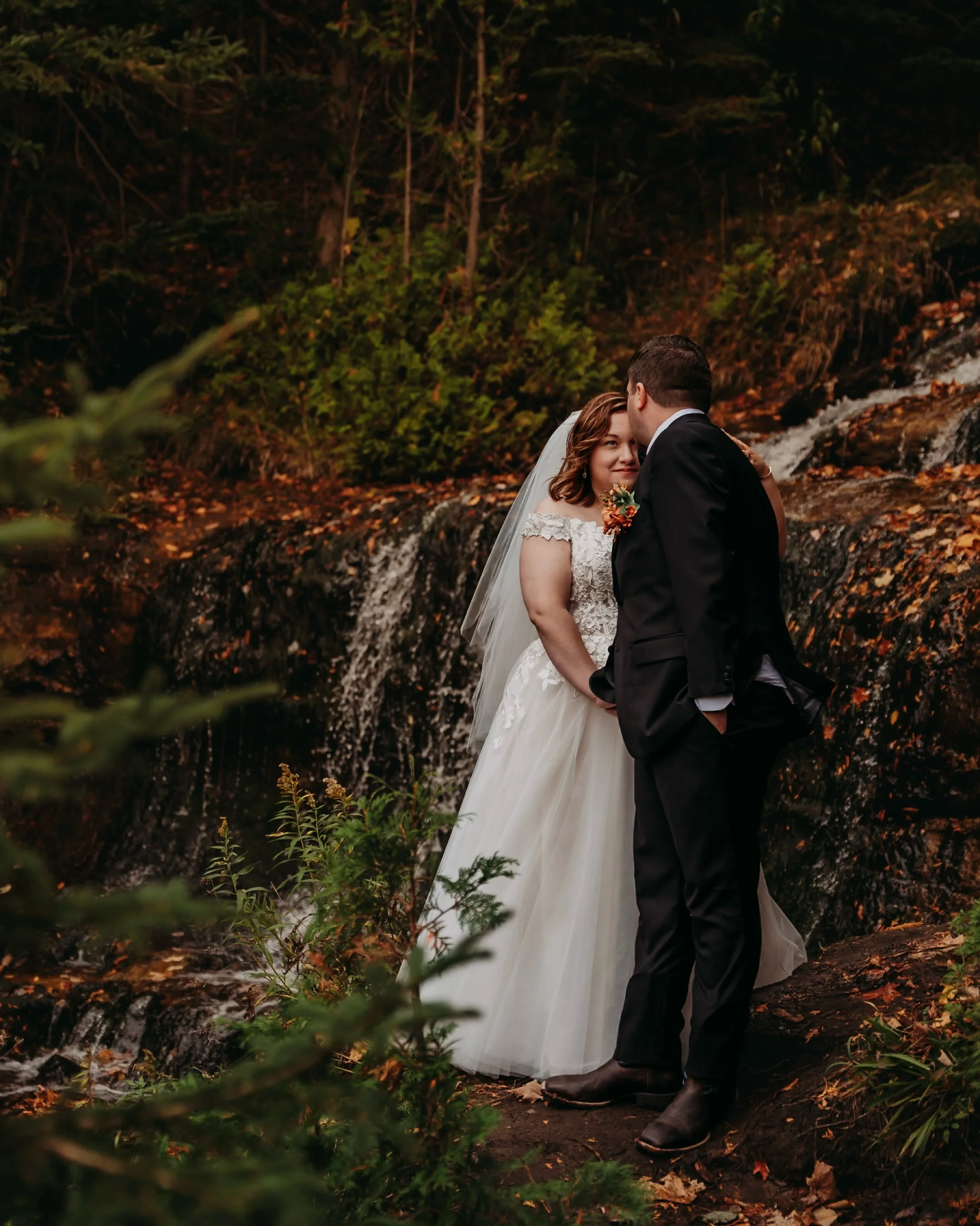 This cooler weather has me drinking tea and wishing for longer Octobers full of moody vibes, beautiful humans and epic adventures. 🍂🤎

🏷️ #upperpeninsulaphotographer &bull; Pictured Rocks National Lakeshore &bull; Michigan Adventure Elopement &bul