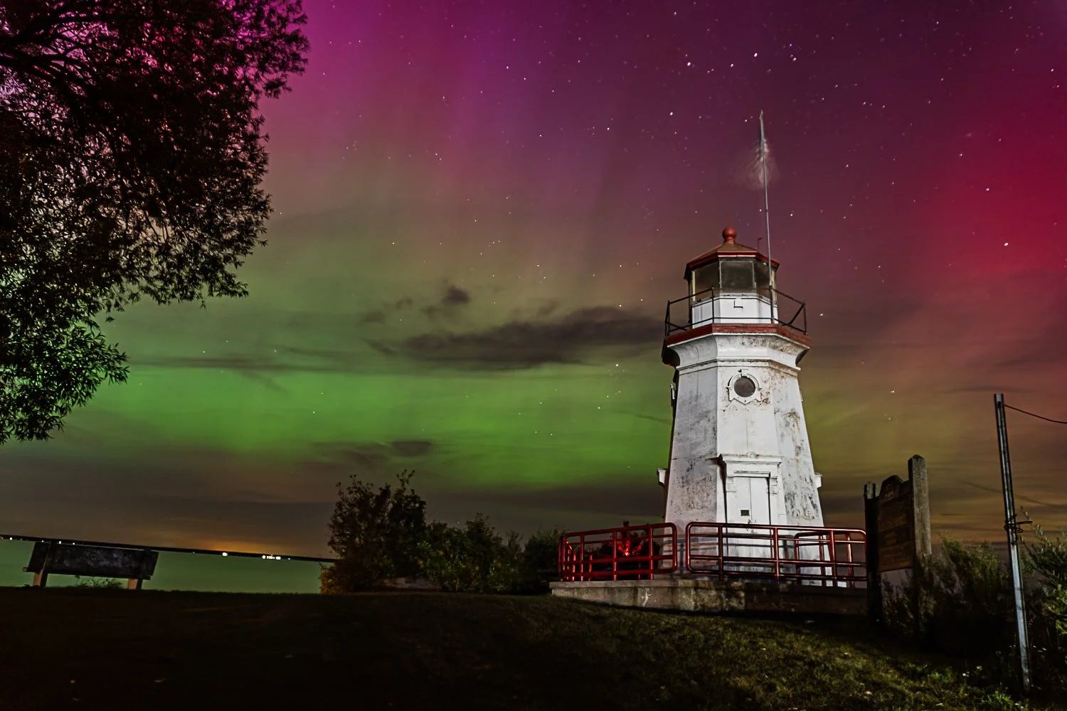 northern-lights-over-cheboygan-lighthouse.jpg