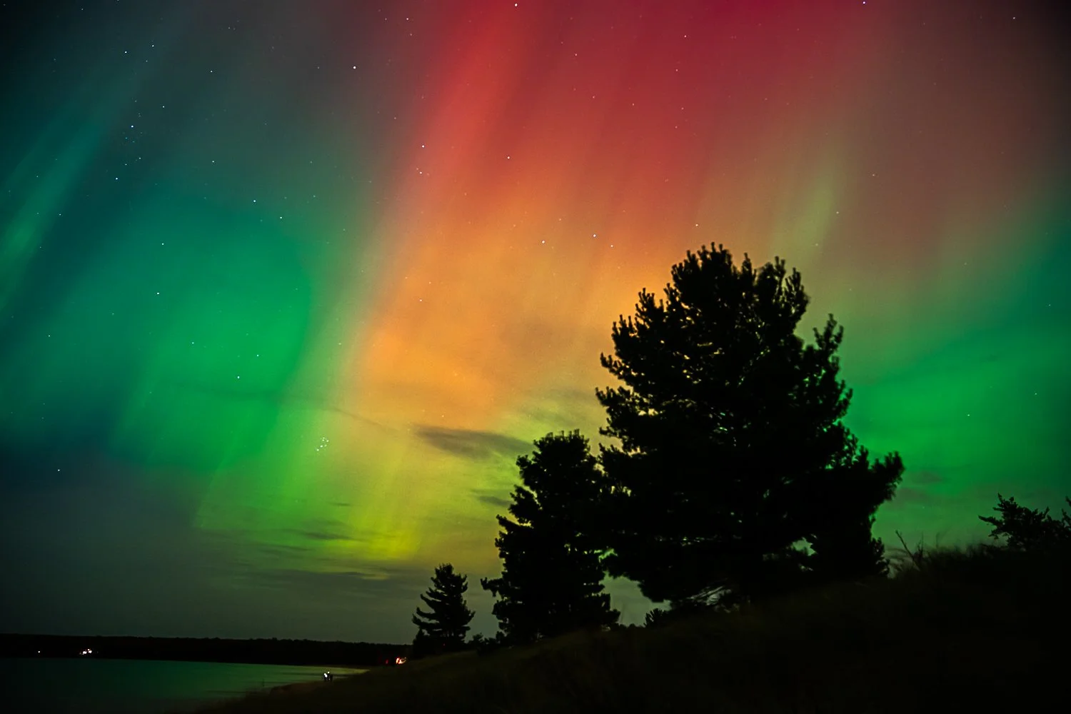 northern-lights-over-lake-superior.jpg