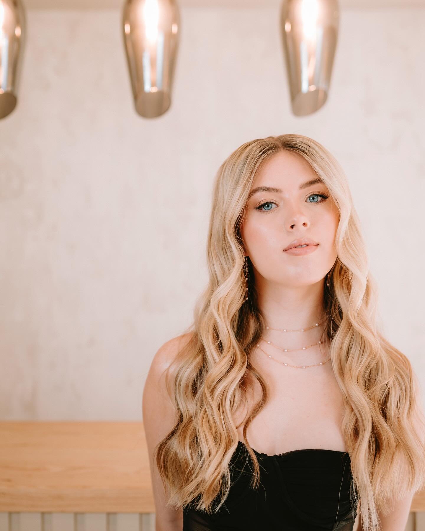 curls never looked so good ✨
@jphotography_scarborough
@lashesandmakeup_emily
@highmaintenancejewellery
@lily.e.wilks
#voguewedding #hollywoodwaves #bridalhair #occassionhair
