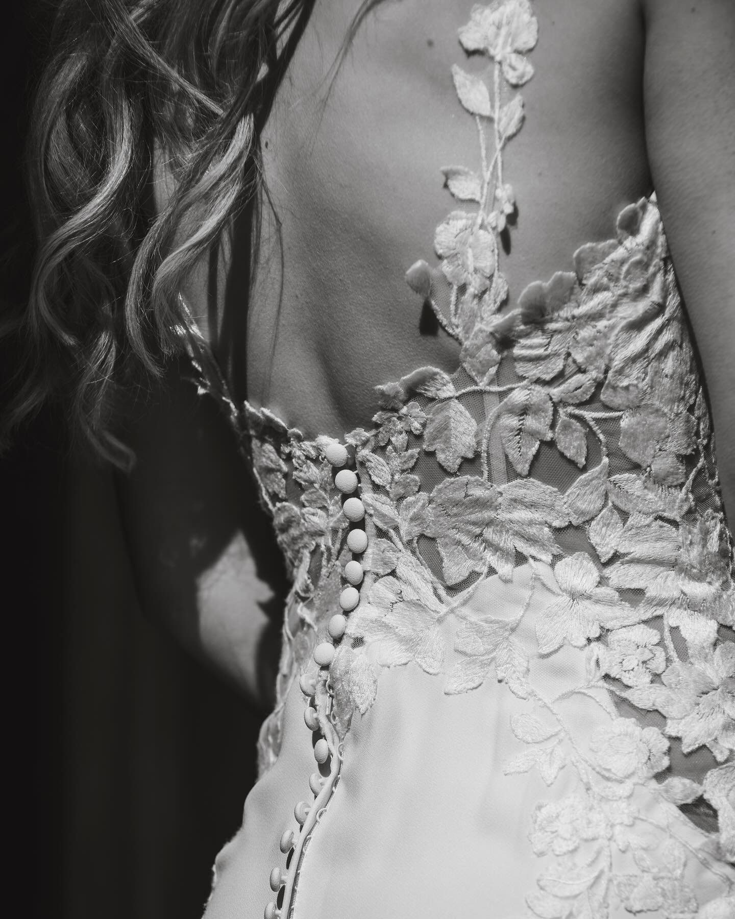 It’s all in the details 🤍
@jphotography_scarborough
@theriverlands
@luminastyling
@flowers.by.lynn
@aisle_ready_
@allure.byamyelizabeth
@jacquelines_of_beverley
@katie_dulson