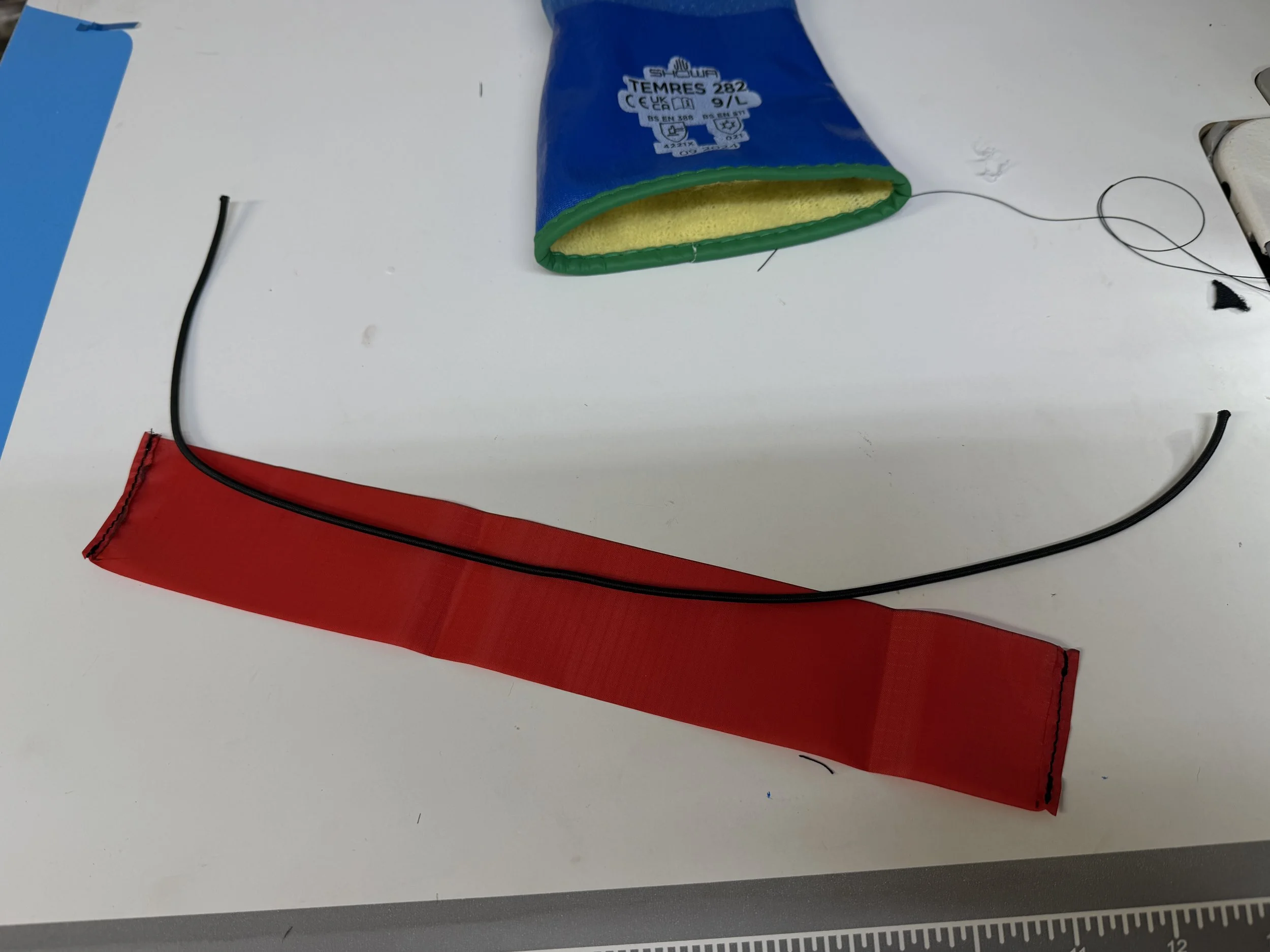 Cut bungee to length.