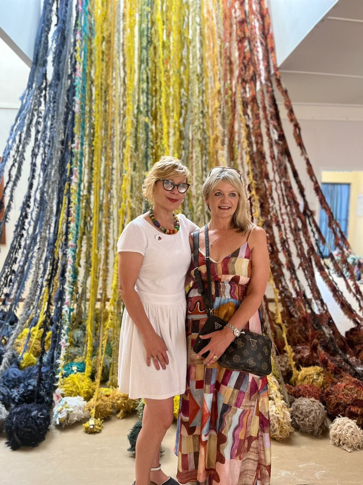 KKNK 2026:
A few personal moments✨

Your art spoke to my heart @hhpaton more than you would ever know. I will be forever grateful (thank you @tracey.k.gardner for the beautiful and soulful photos)✨

@luciabergh for visiting me, always in my heart🌷🌻