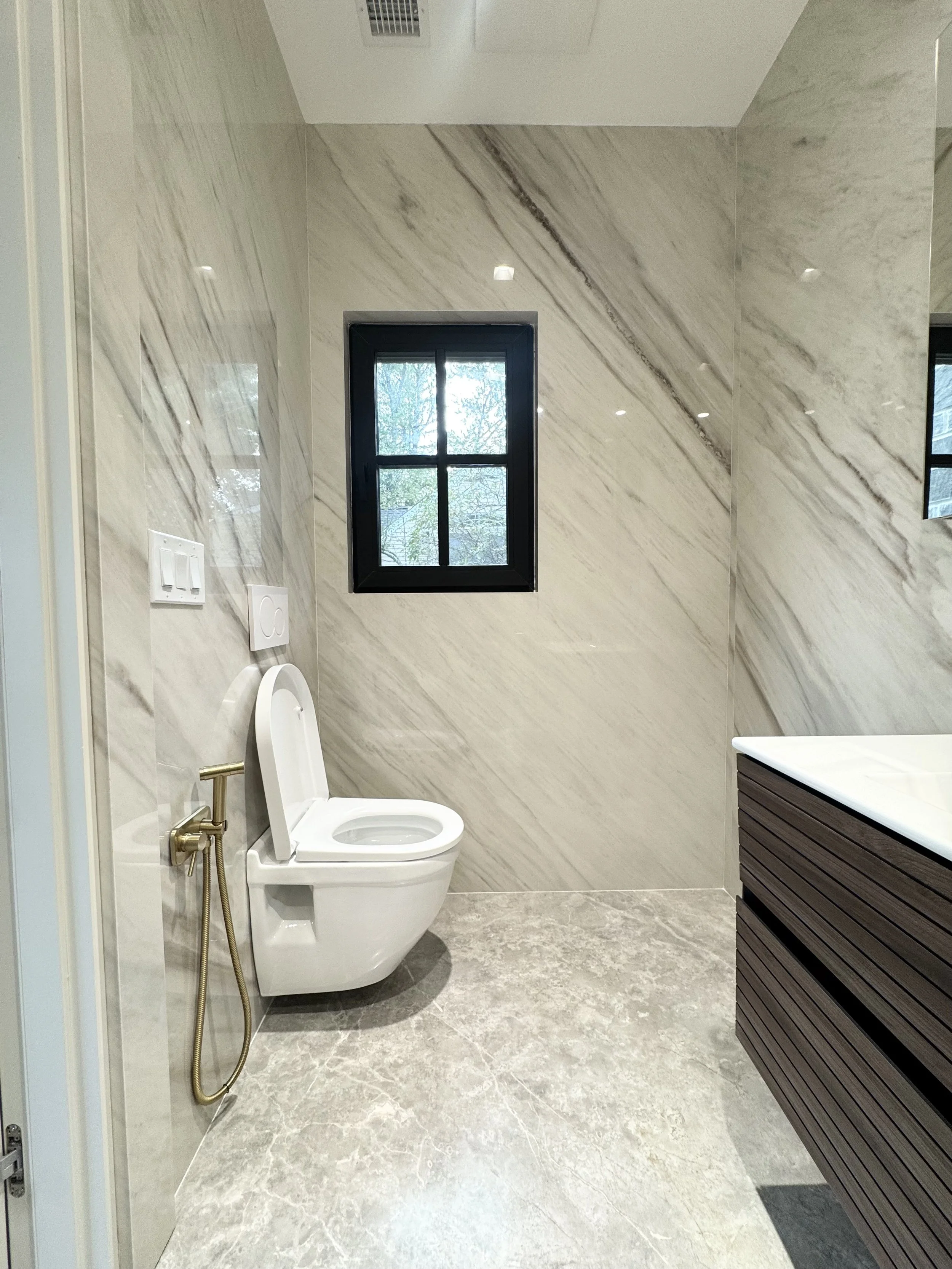NJ - PRIVATE RESIDENCE - PALISSANDRO WHITE [[bathroom]]