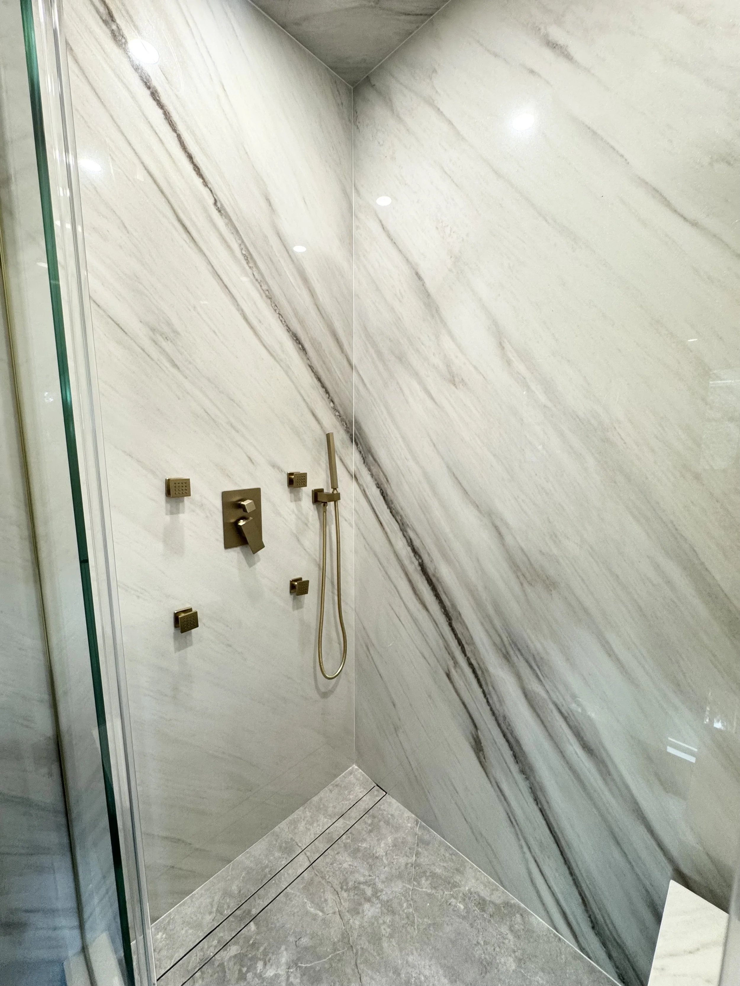NJ - PRIVATE RESIDENCE - PALISSANDRO WHITE [[bathroom]]