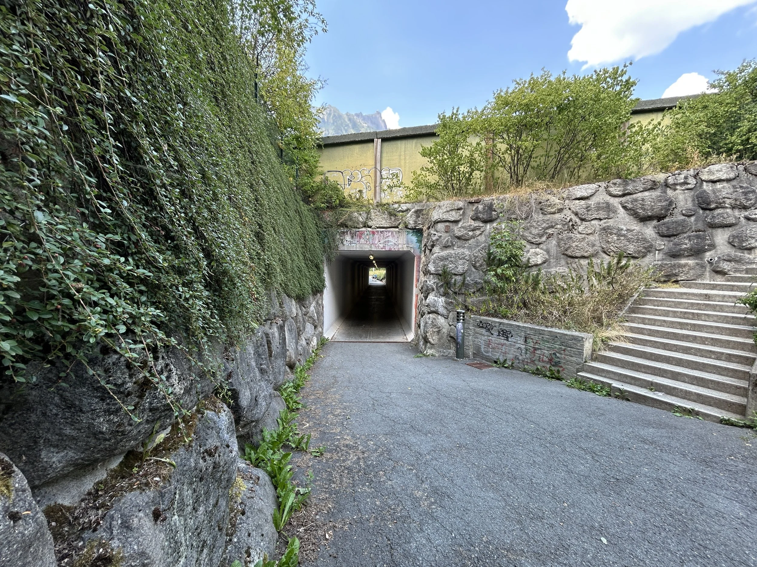 LOC_804_TUNNEL_09.JPG
