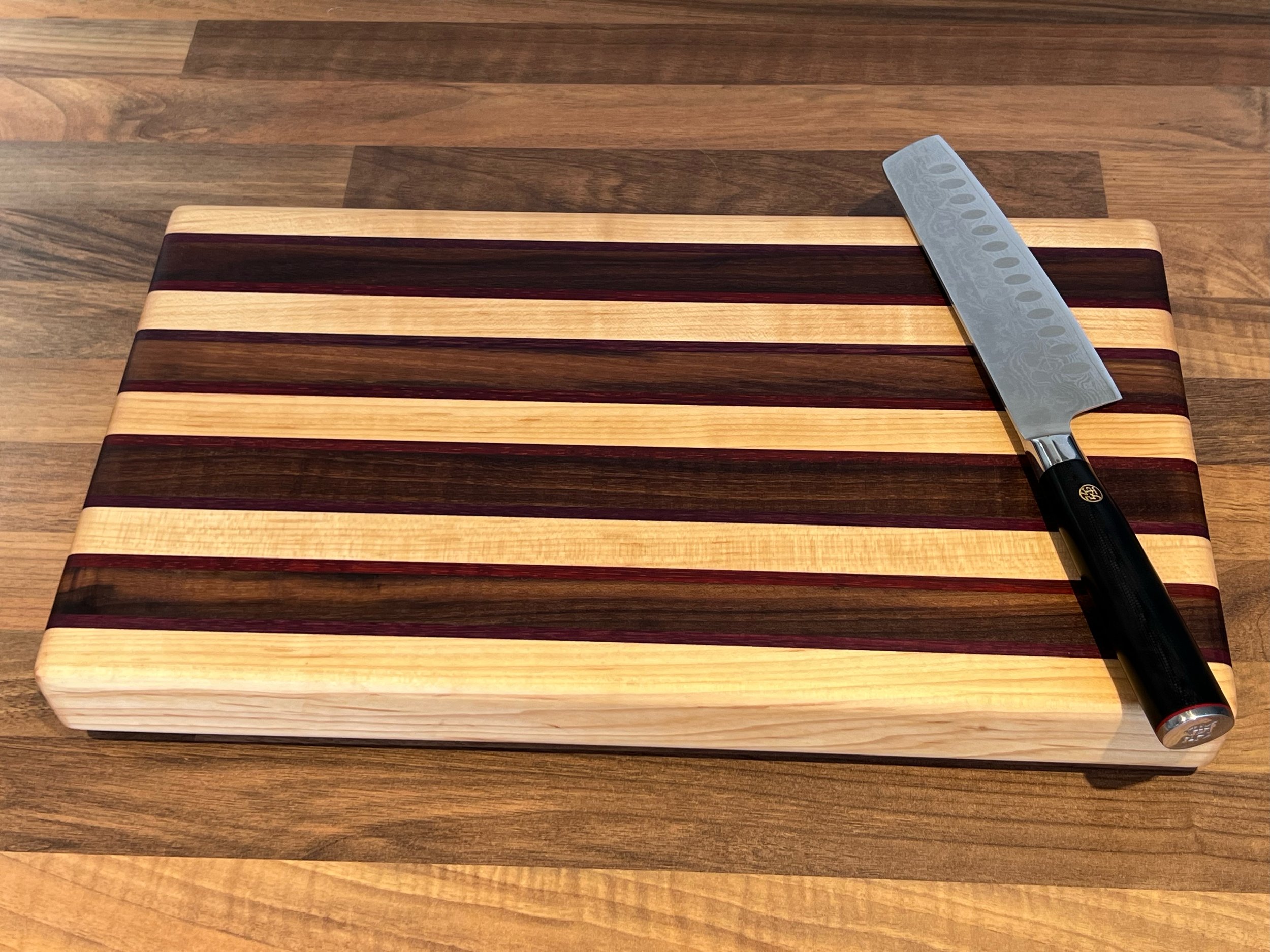 Edge grain cutting board