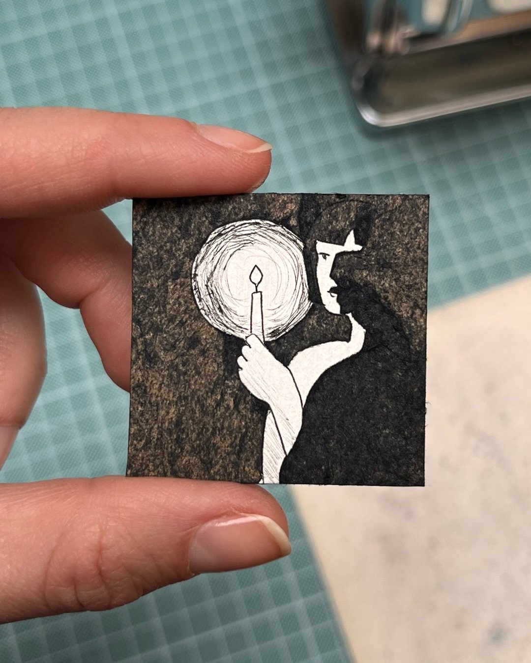Jour 1 : &ldquo;Au milieu de nulle part&rdquo;&nbsp;
🕯️7 dessins comme 7 vers d&rsquo;un po&egrave;me que j&rsquo;ai compos&eacute; une nuit&hellip;  🙂 Que vous participiez ou non &agrave; ce petit d&eacute;fi, j&rsquo;esp&egrave;re qu&rsquo;il ser
