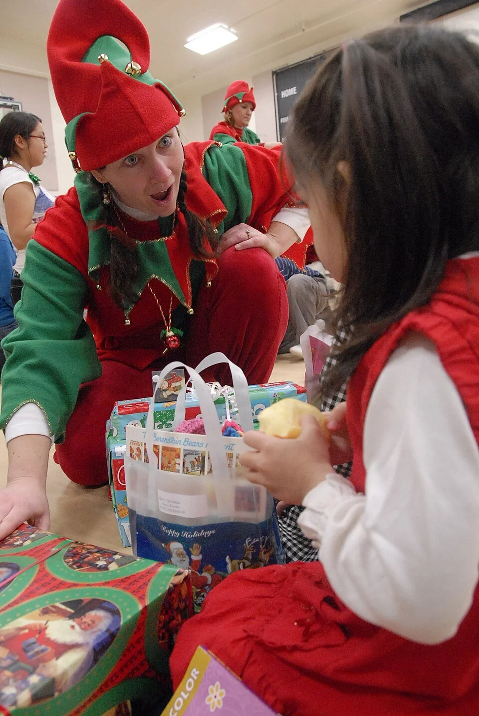 Christmas_presents_at_local_school_DVIDS1093758.jpg