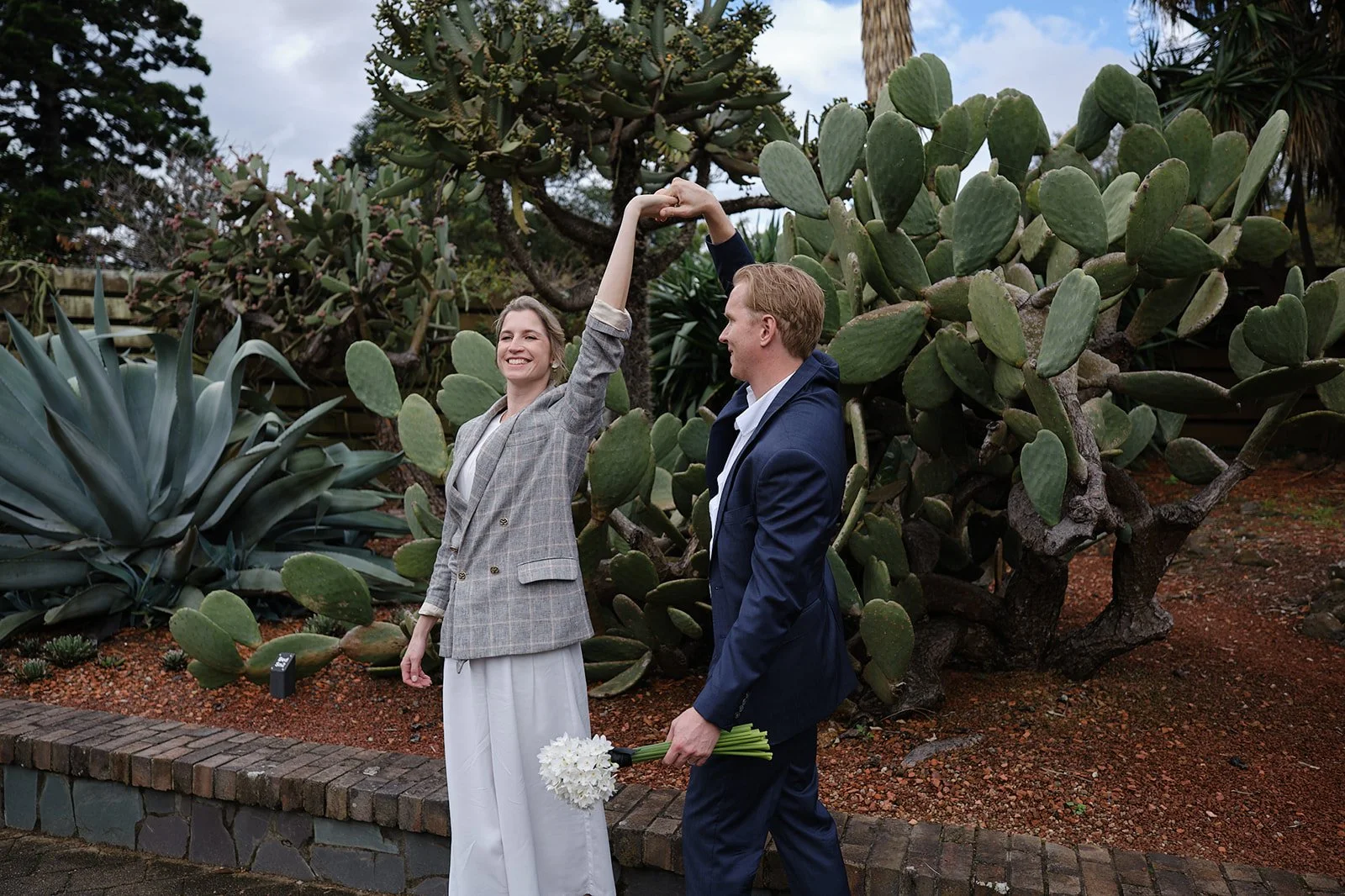 Couple dancing at the Royal Botanic Garden Sydney
