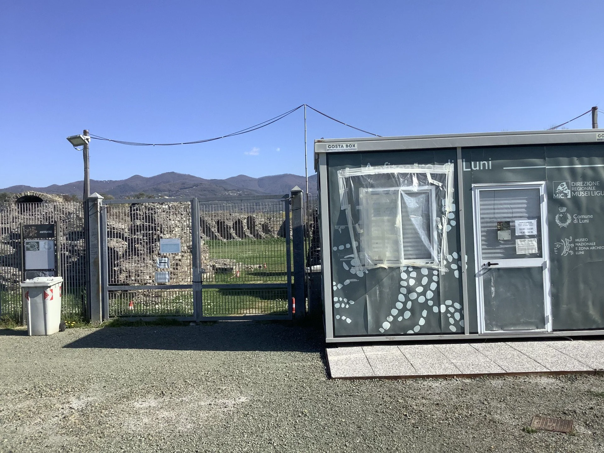 Welcome to the Amphitheatre of Luni (not)