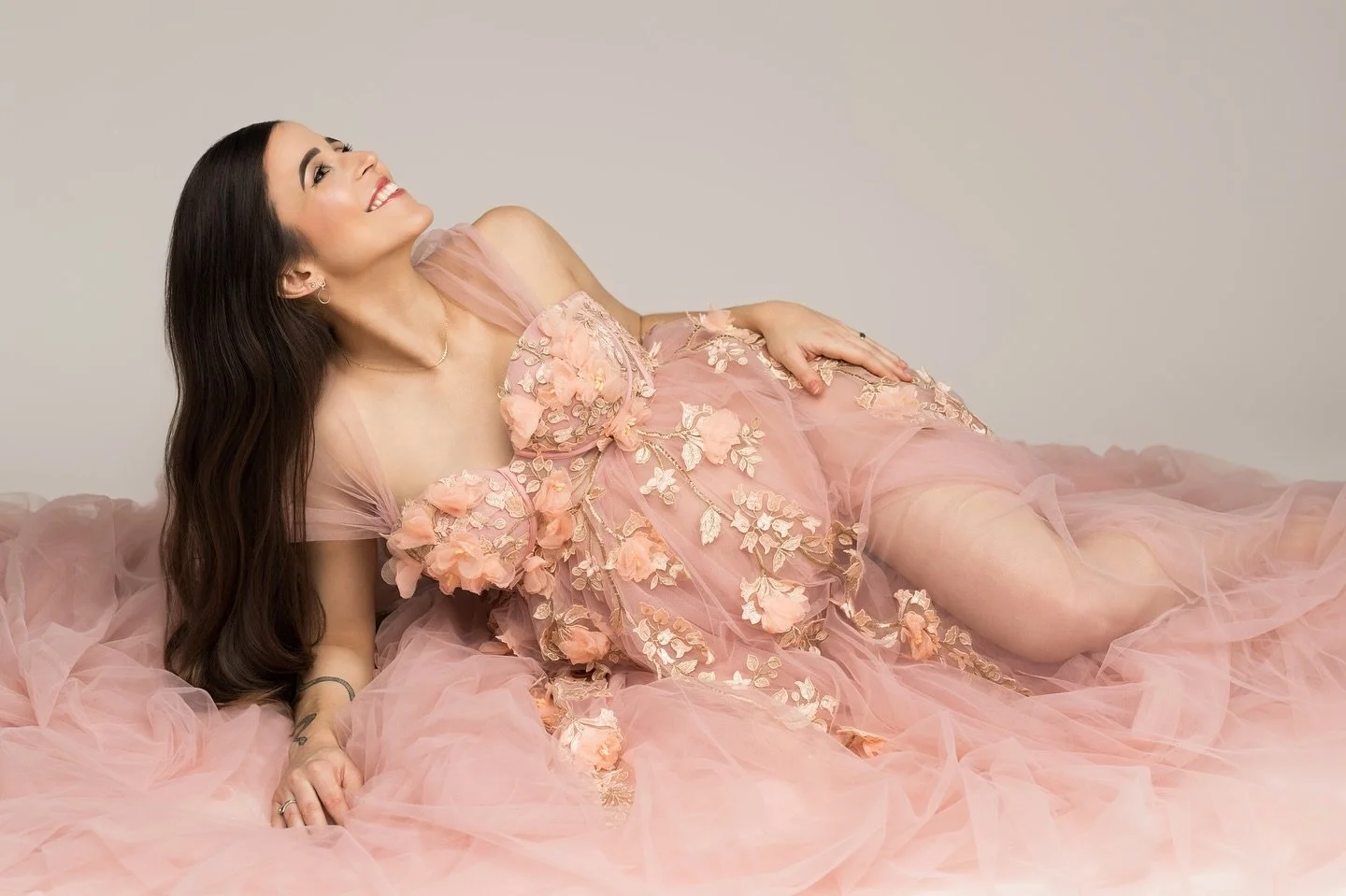 🌸 Celebrating the beauty of motherhood! 🌸 

There&rsquo;s something truly magical about capturing the journey of pregnancy. Each session is a unique story, filled with anticipation, love, and joy. 🤰✨

To all the amazing moms-to-be out there, your 