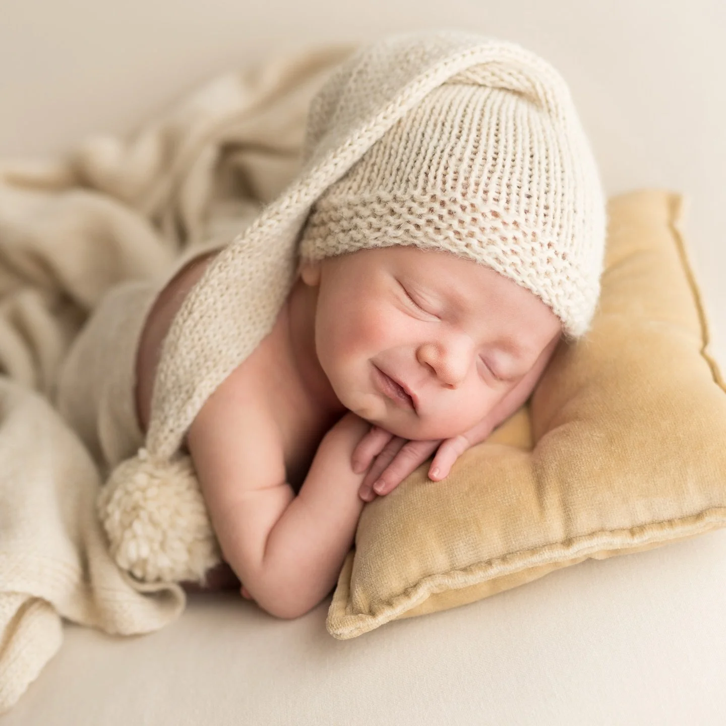 Simple newborn images, full of meaning.
Those first 2 weeks pass quickly but these memories last forever.
NewbornSession
#NewbornPhotography
#LuxembourgMoms
#LuxembourgMom
#MomsInLuxembourg
#LuxembourgBabies