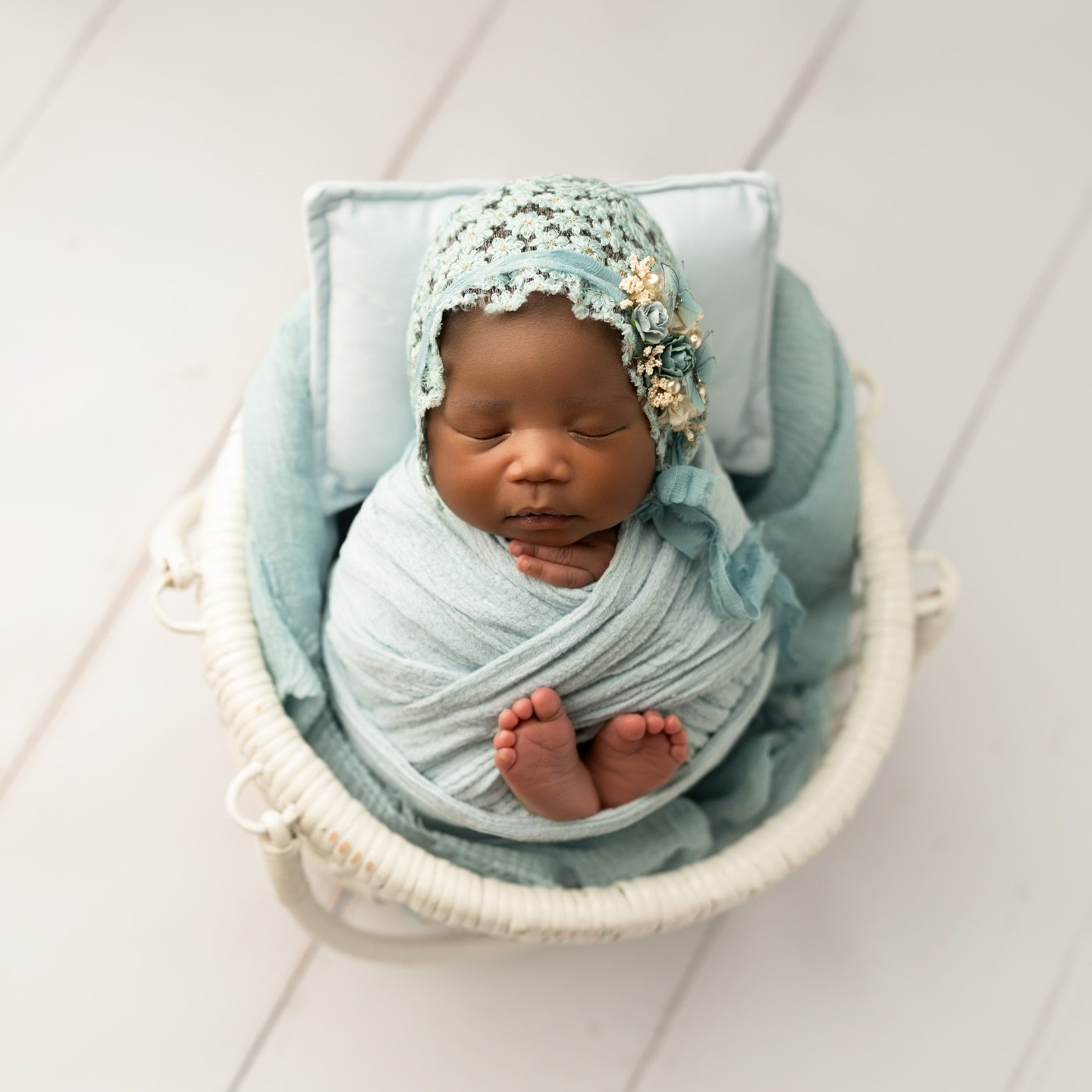A fleeting moment, yet a memory for a lifetime 🤍
So tiny, so new, so incredibly precious.

These early days pass in the blink of an eye, but their magic stays forever. Holding onto what matters most &mdash; the softness, the stillness, the love.

Be