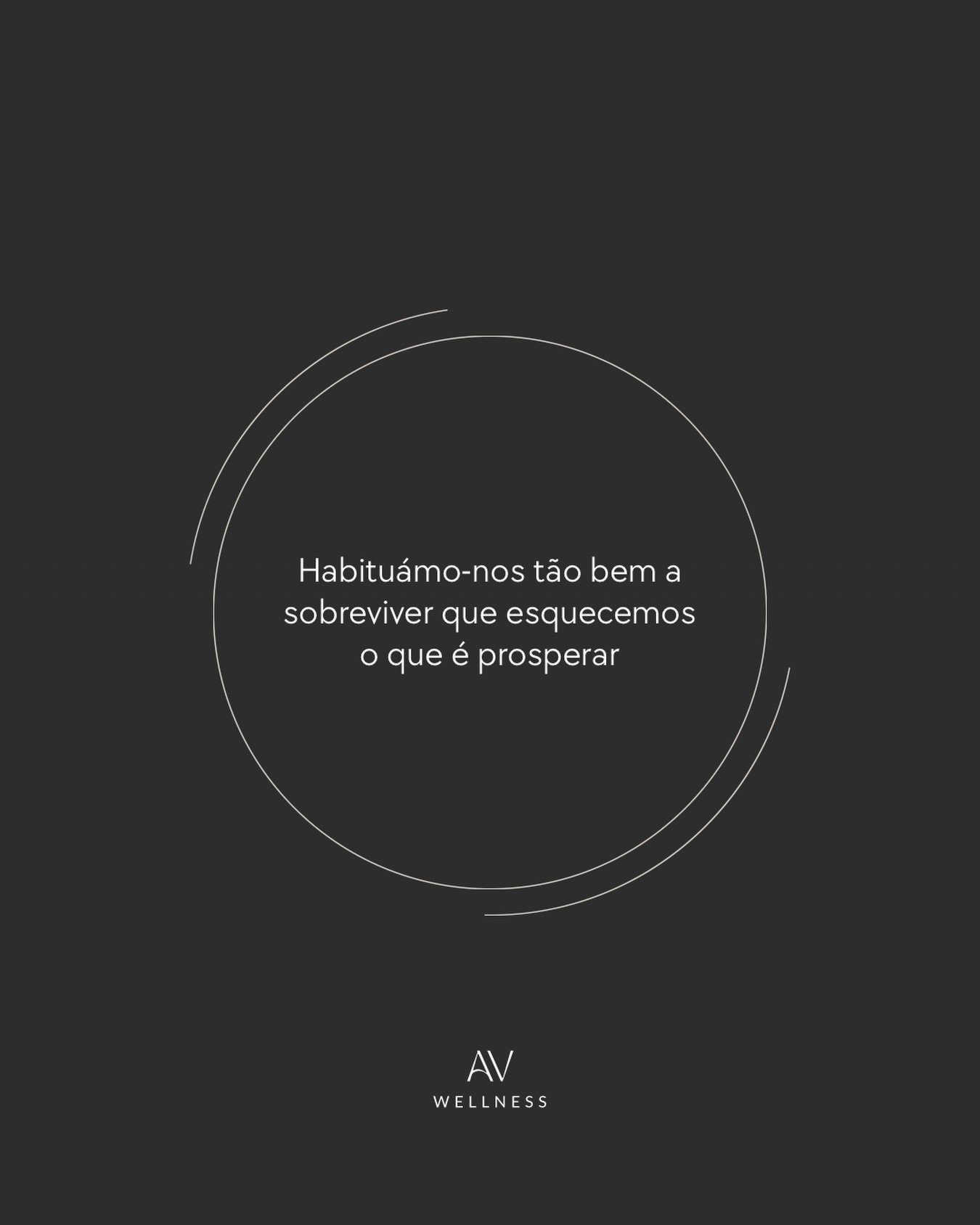 🇵🇹 Habitu&aacute;mo-nos t&atilde;o bem a sobreviver que prosperar parece agora uma mem&oacute;ria distante.

O corpo avisa. A tens&atilde;o que n&atilde;o passa, o sono que n&atilde;o restaura, a energia que nunca chega a ser suficiente. N&atilde;o