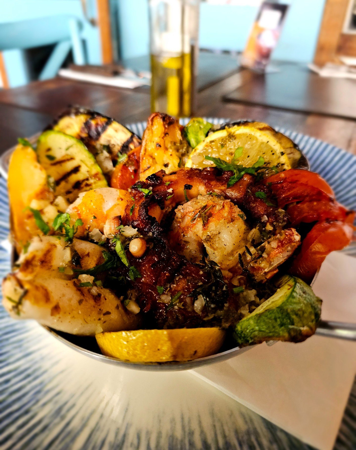 Novidade no Las Brisas: Parrillada de Frutos do Mar! 🦐🔥

Chegou o prato perfeito para quem ama o sabor da brasa e a leveza dos frutos do mar. Saboroso e &uacute;nico!

Se interessou? Venha experimentar!

📲 Para reservas, delivery e mais informa&cc