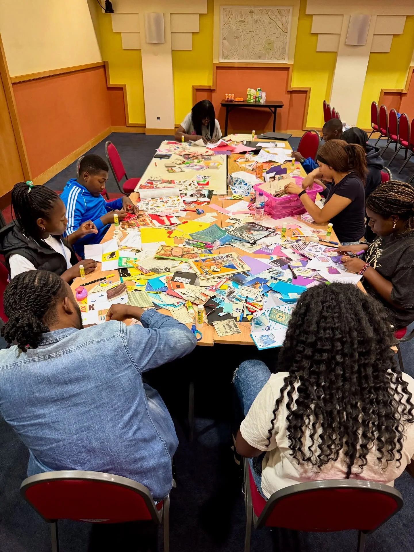 ✂️ We had the best time on Saturday with an amazing youth group in London!

✨Creating collaged lotus books gave everyone a chance to slow down, reflect, and express themselves through art.

The lotus book structure, with its unfolding pages, is a bea