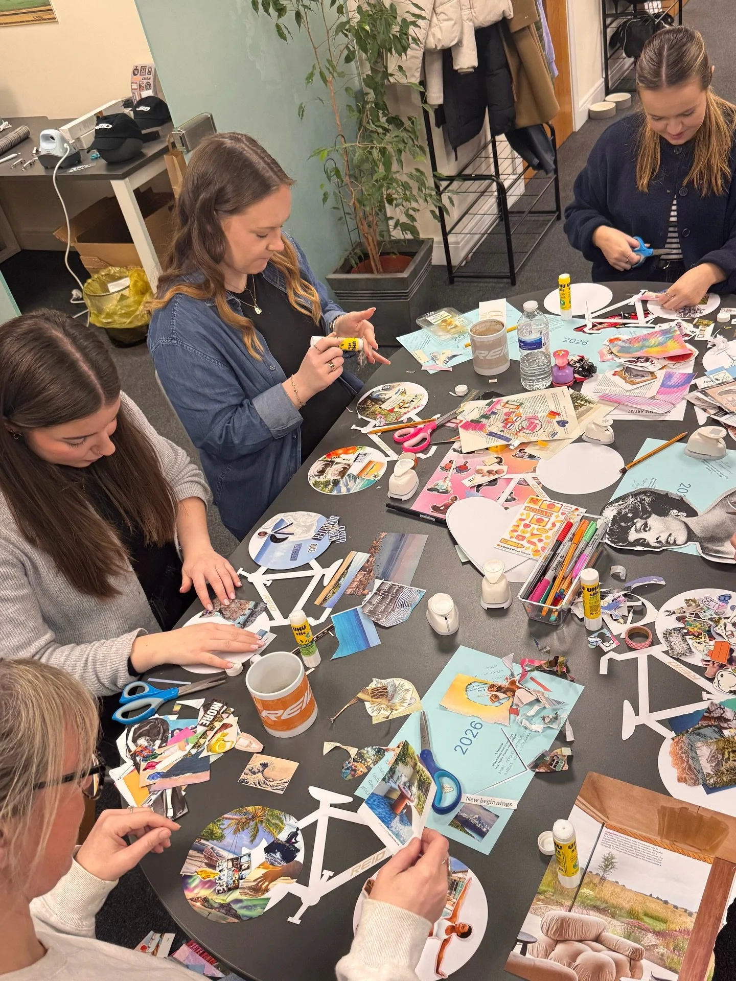 Creativity, wellbeing + genuine connection 🚲✨

It was an absolute pleasure to bring mindful collage to @reidbikes as part of their first Wellness Morning.

Favourite moments from the morning&hellip;

🐢 Slowing down to reflect and value each member 