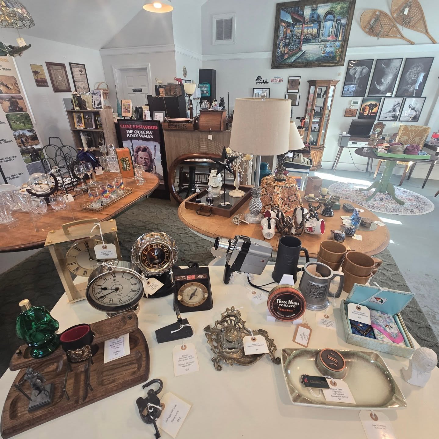 🌟 Shop our collection today and create a space that inspires creativity and focus.

#office #desk #HomeDecorIdeas #shop #EastonMA #WildlifeJustice #nonprofit #support