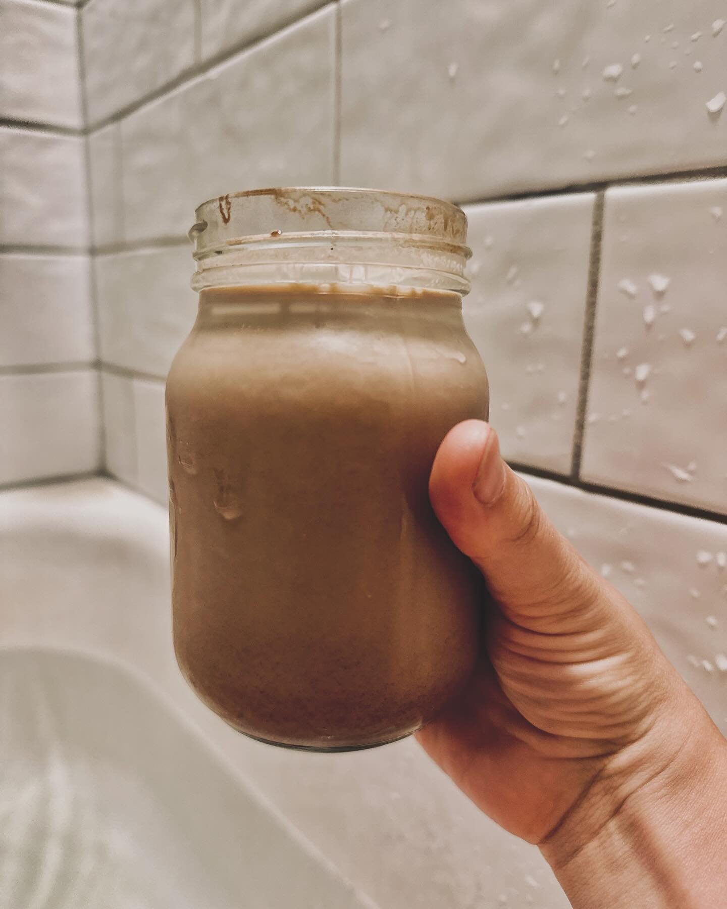 If you&rsquo;re not making your own chocolate milk yet what are you even doing?? We love this little pick-me-up treat around here 😍 

1/4 cup RAW CACAO POWDER (can also sub unsweetened cocoa) + 1/4 cup MAPLE SYRUP + 1 tsp PURE VANILLA + 1 scoop COLL