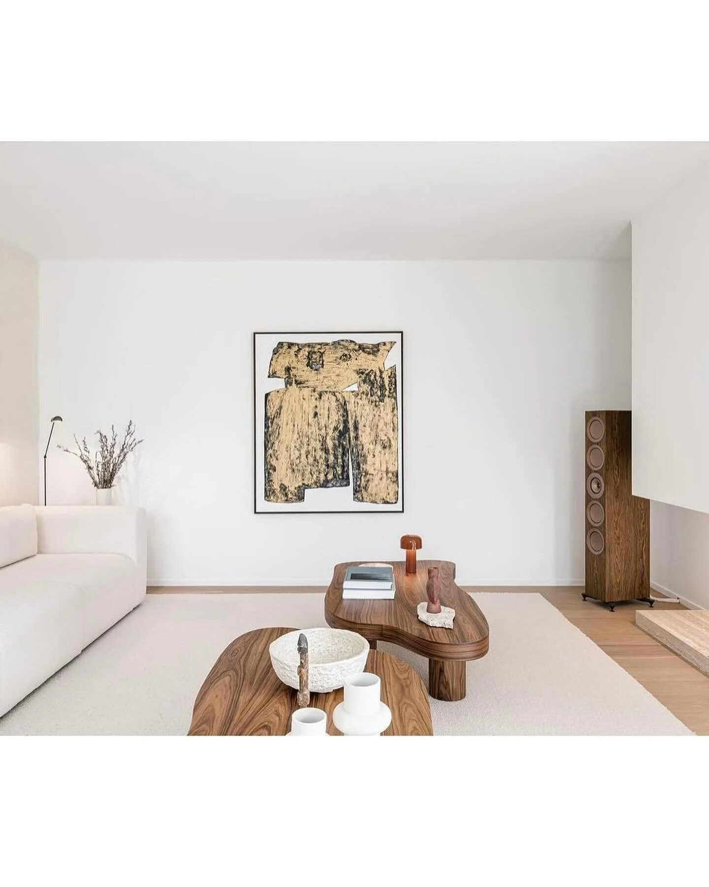 Un int&eacute;rieur &eacute;l&eacute;gant et &eacute;pur&eacute;, o&ugrave; la simplicit&eacute; devient une v&eacute;ritable &oelig;uvre d&rsquo;art. Les lignes &eacute;pur&eacute;es, cr&eacute;ent une harmonie visuelle, soulignant la beaut&eacute; 