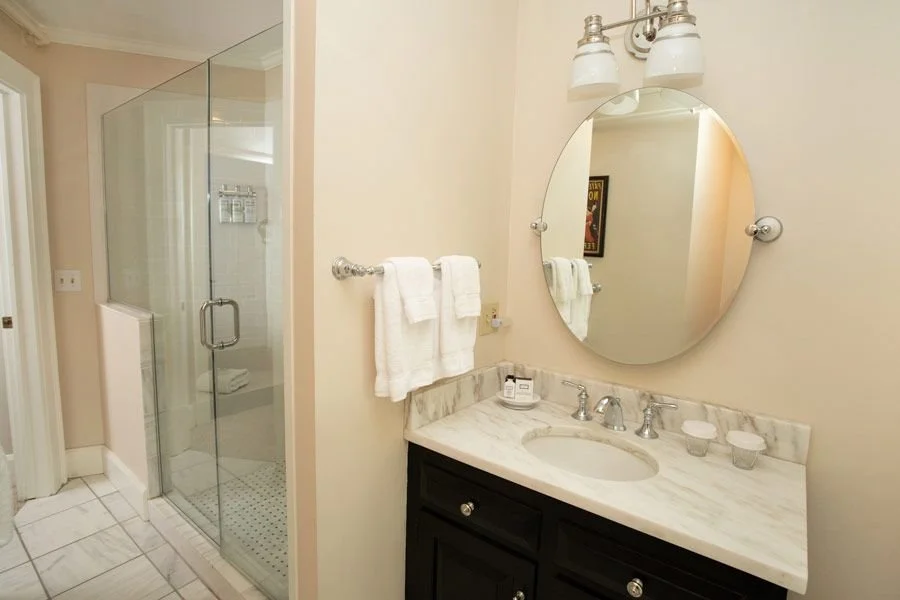 17Bathroom.jpeg