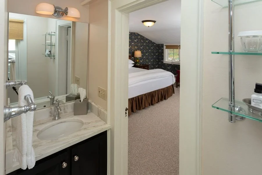 28Bathroom.jpeg