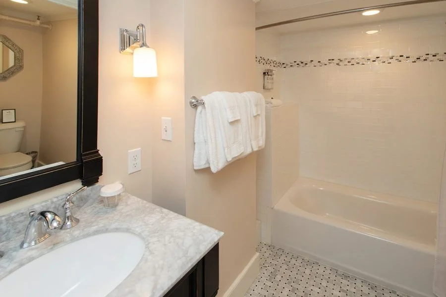 room33bathroom.jpeg
