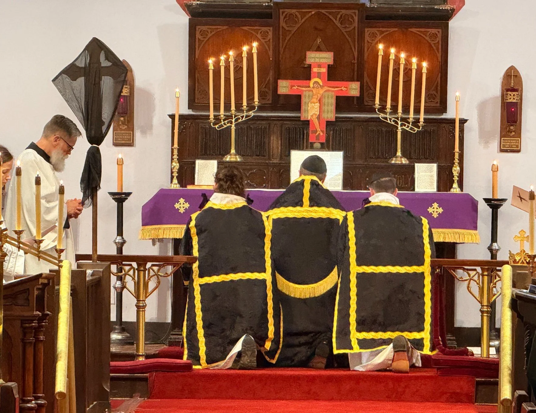 edit_1_altar_kneeling.jpg