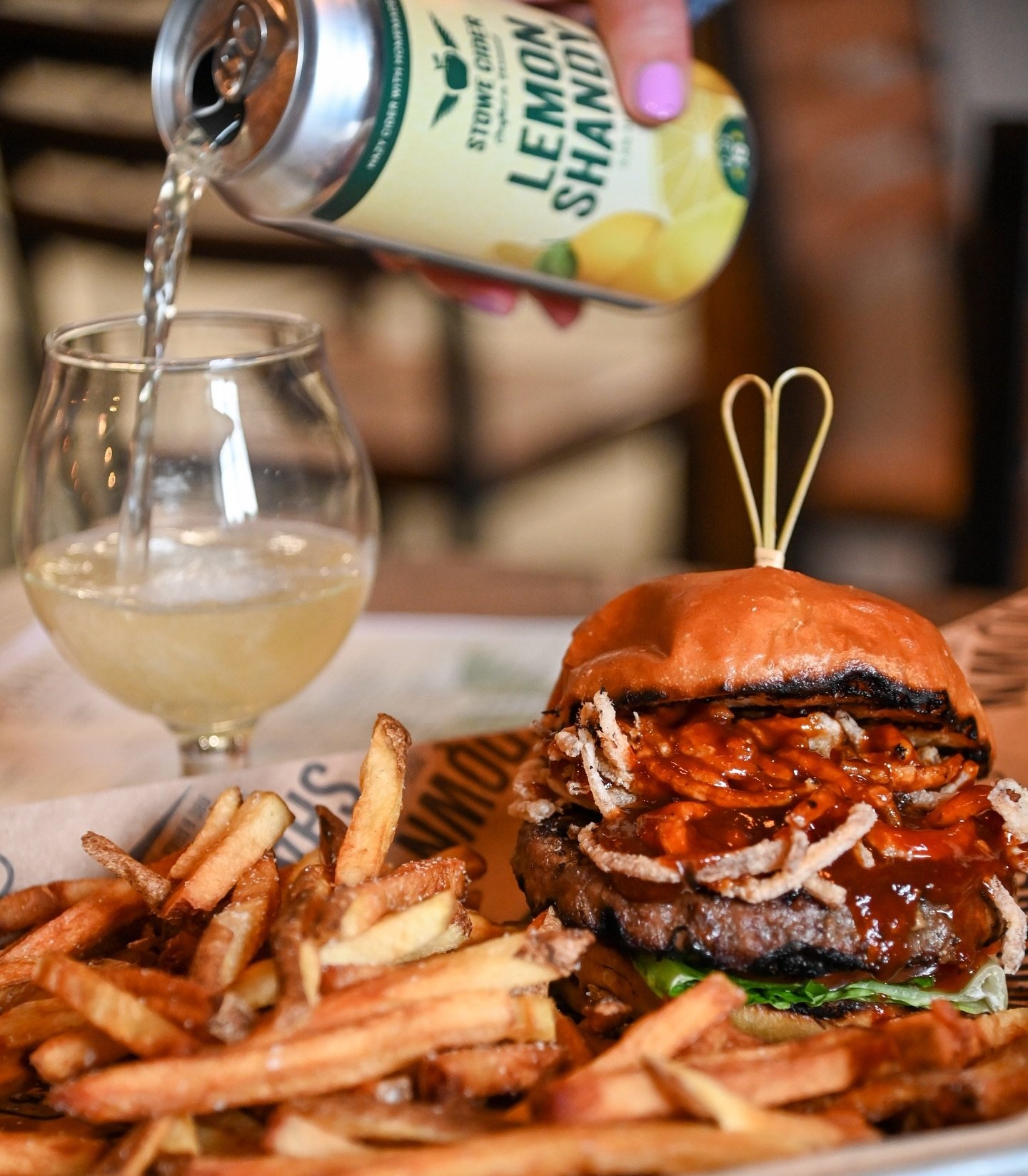 It&rsquo;s FRYday 🍟 Brighten up your day with a BBQ Burger (topped with fried onions) and a refreshing Lemon Shandy! 🍔🍋

We are open tonight until 9pm, so come on down and hang with us!

#stowecider #lemonshandy #stowe #vermont #stowevermont #stow