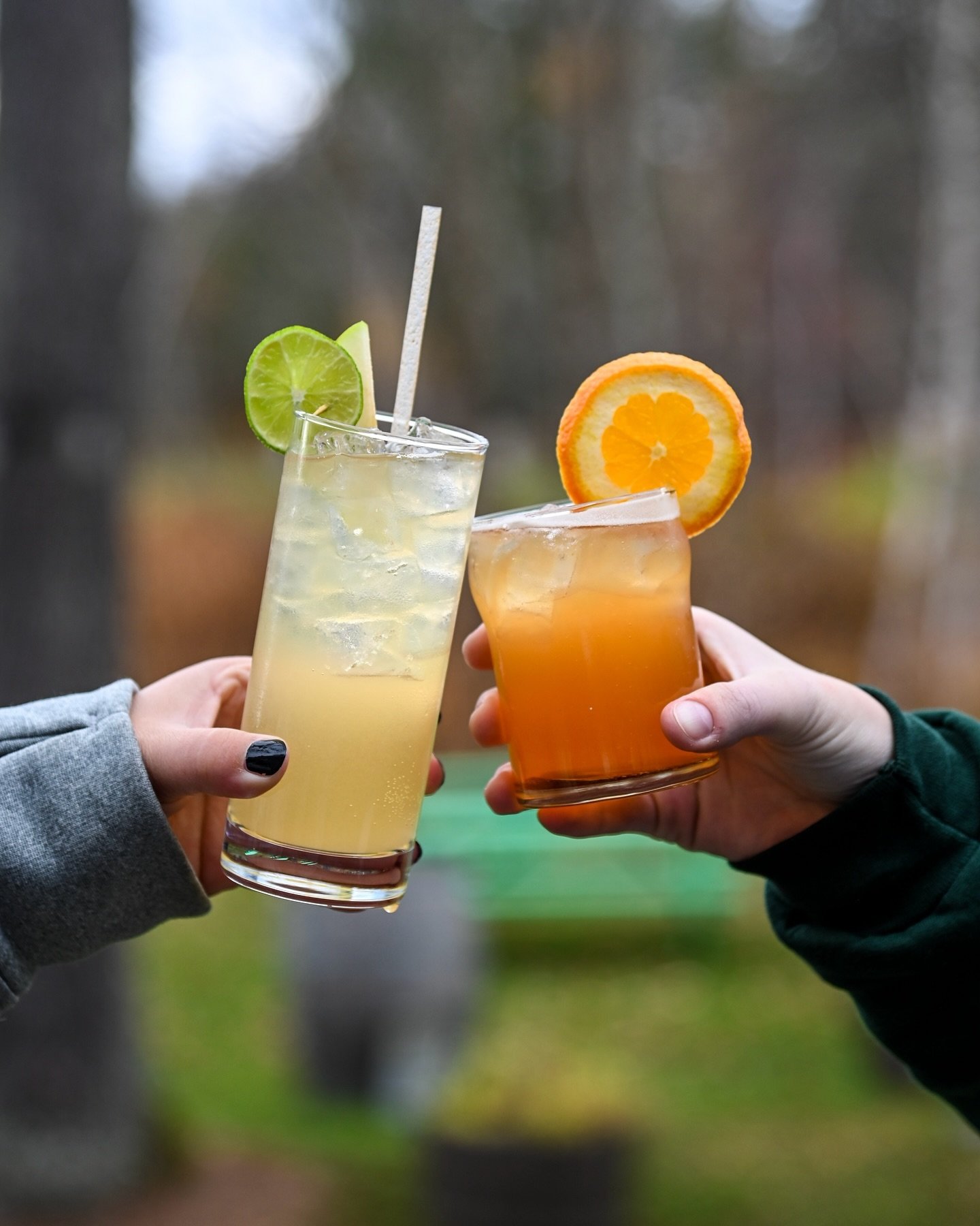 Sunday Funday vibes ✨ We&rsquo;ll be slinging drinks until 9pm tonight. Treat yourself to&nbsp;one of our new cocktails:

CIDER HOUSE BLUES 🍎 @smugglersnotchdistillery maple bourbon, Cider Donut (draft cider) &amp; vanilla agave syrup garnished with