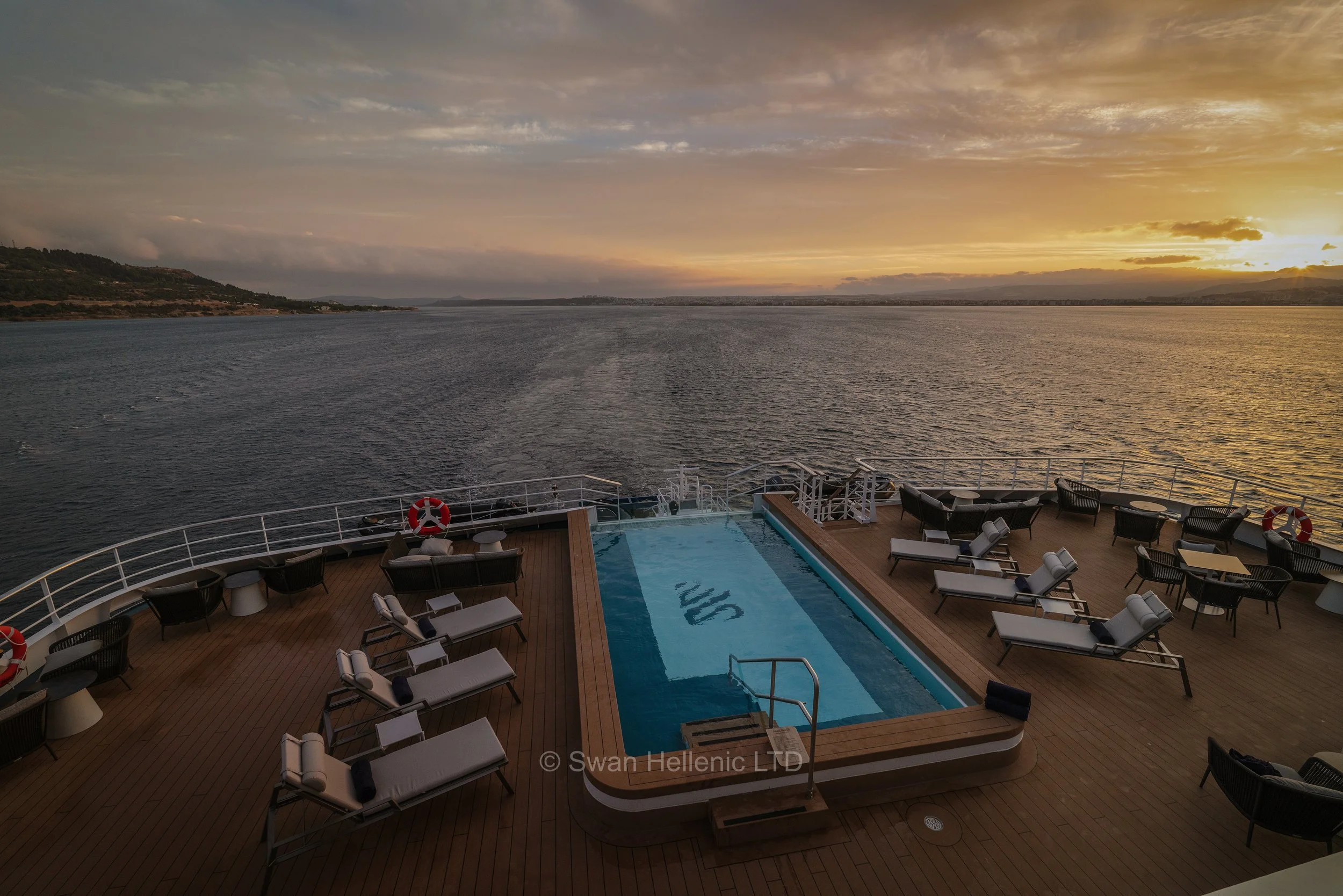 swan-hellenic-pool-deck-north-atlantic.jpg