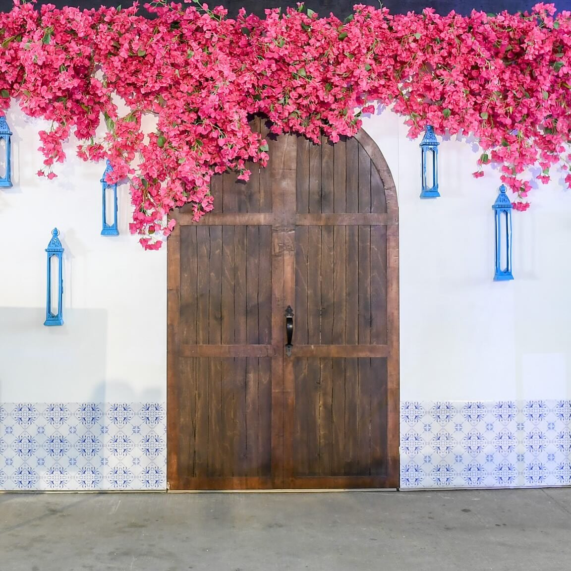 Scrubs In The City Mykonos Edition 🇬🇷 2023
Our Pleasure To Bring The Bursts Of Hot Pink Bougainvillea And Hues Of Blues To Capture The Essence Of The Town Of Mykonos

@evergreenbrickworksevents 

.
.
.
.
.
.
.
.
#toronto #torontolife #torontofood #