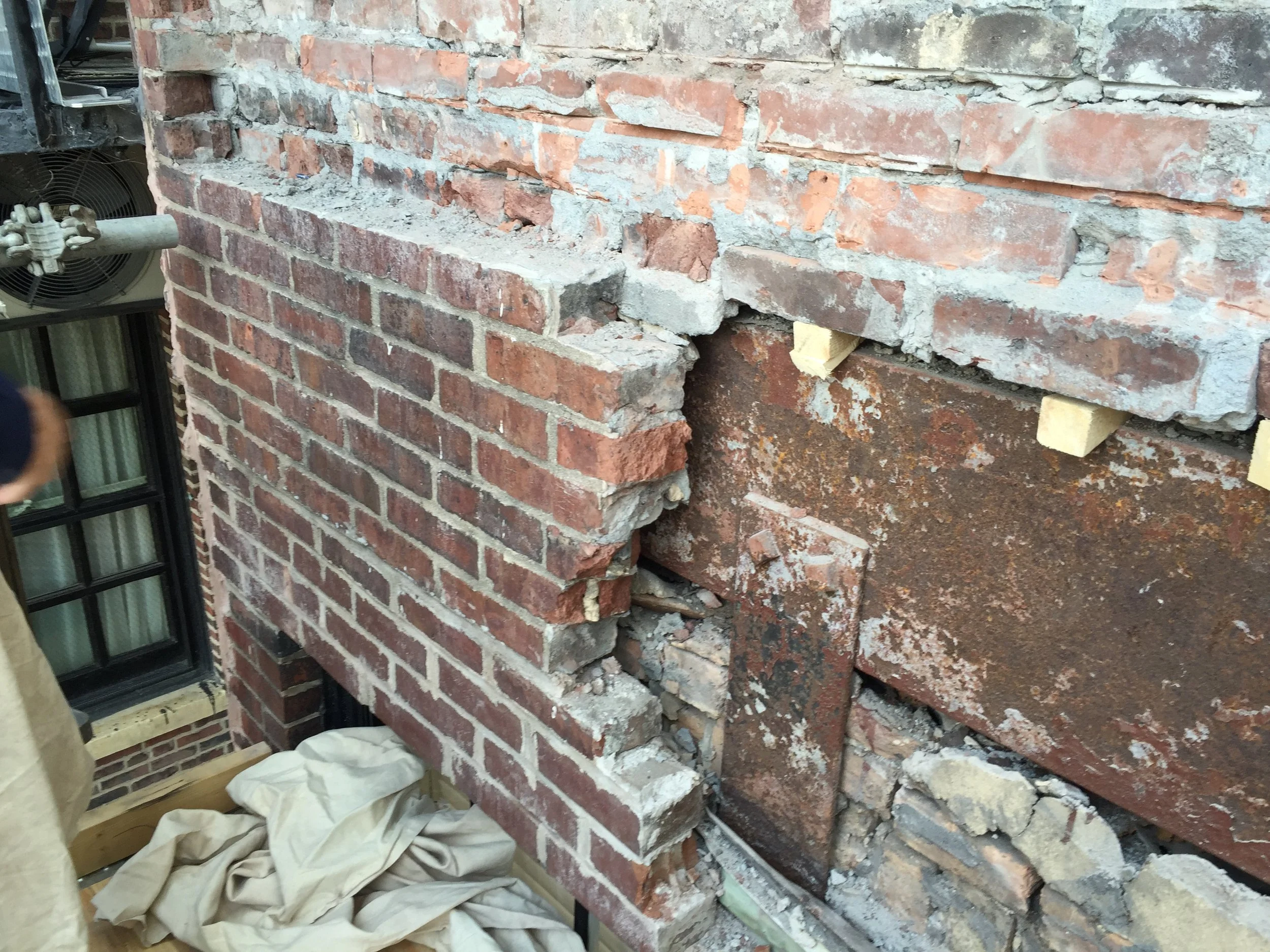 1120 N LSD Facade and Window 6.JPG