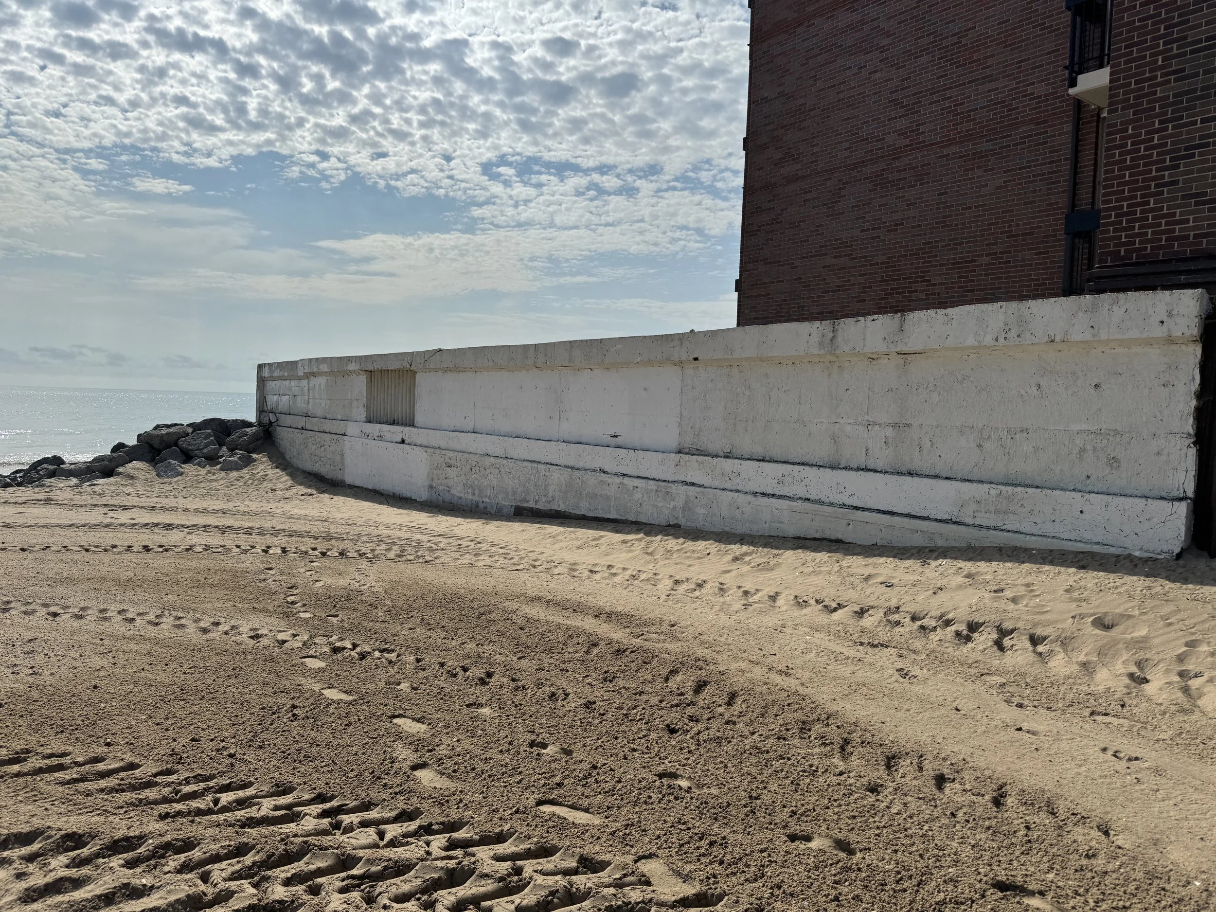 5901 N Sheridan Seawall 5.JPG