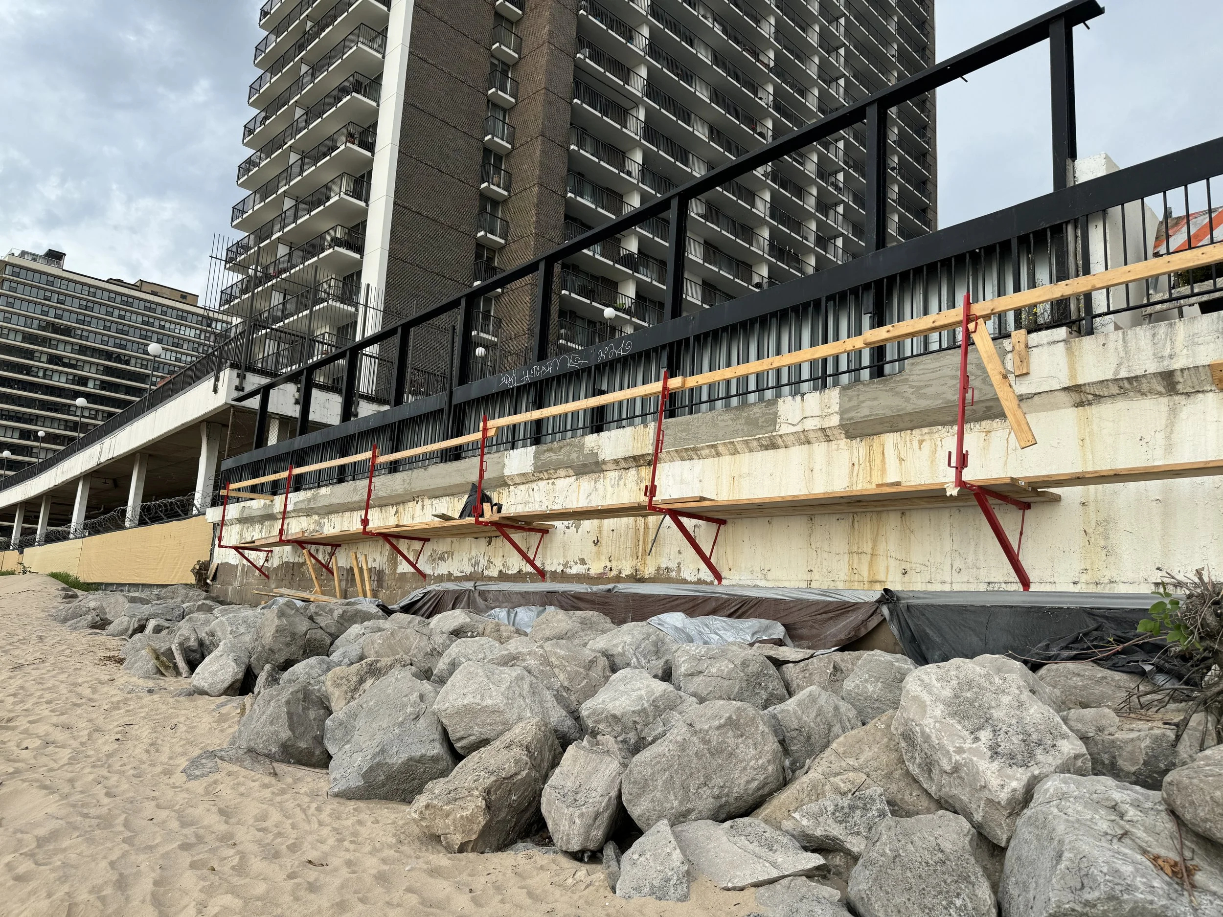 5901 N Sheridan Seawall 12.JPG