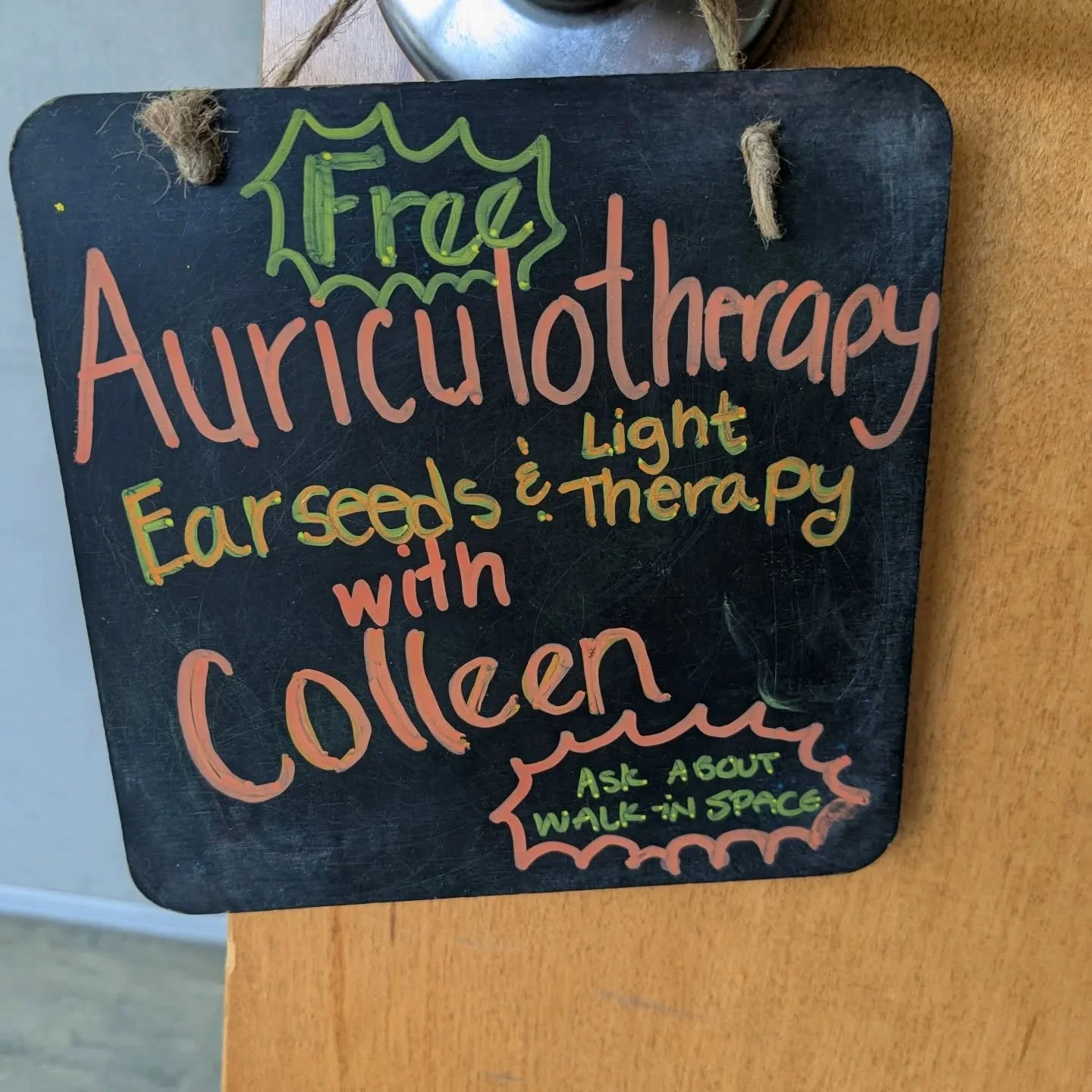 Please note Auriculotherapy at @honestweightfoodcoop will be in the CONFERENCE ROOM, not the community room today.

Come get your ears done between 5pm-7pm today!

#Auriculotherapy #earseeds #earseedscanhelp #phototherapy #albanyny #upstateny #freest