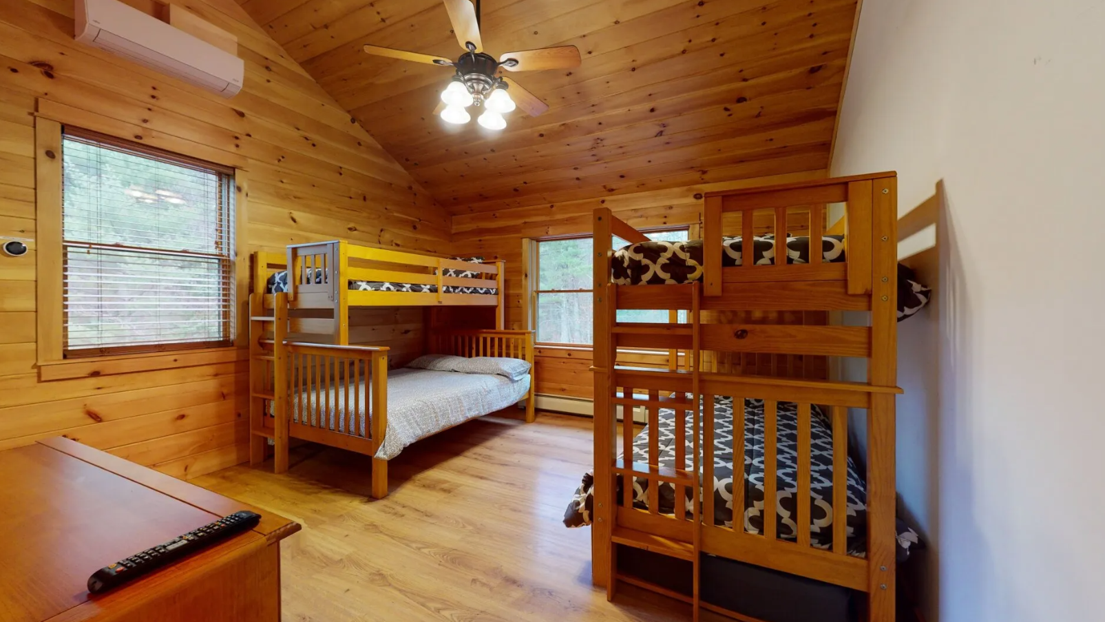 ADIRONDACK AUTUMN RETREAT- BUNK BED